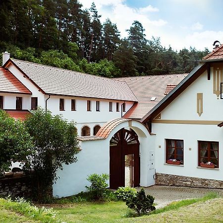 Trilety Mlyn Hotel Police Kültér fotó