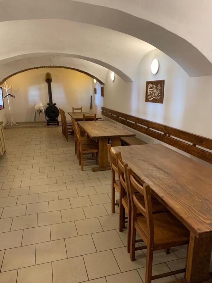 Trilety Mlyn Hotel Police Kültér fotó