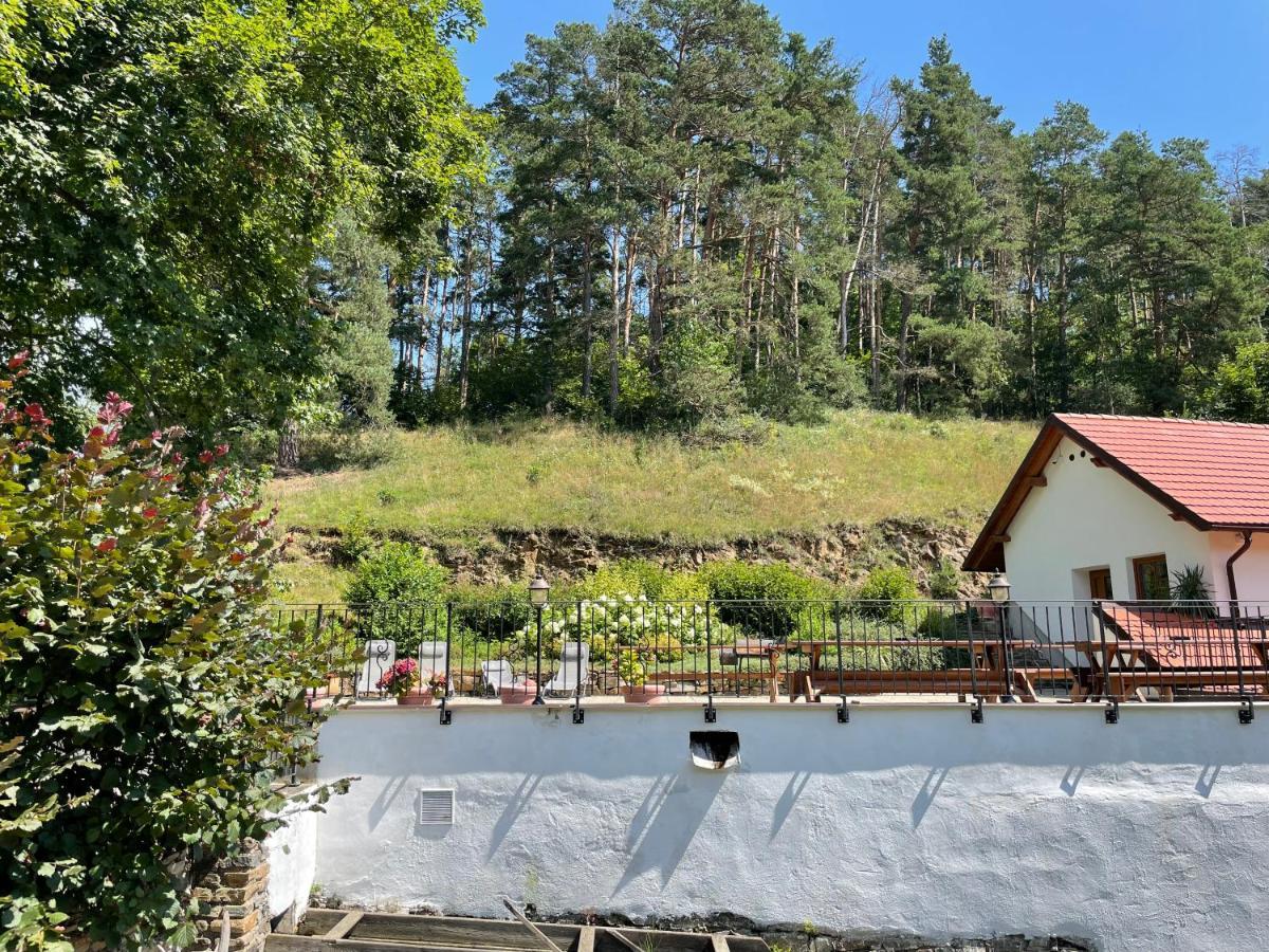 Trilety Mlyn Hotel Police Kültér fotó