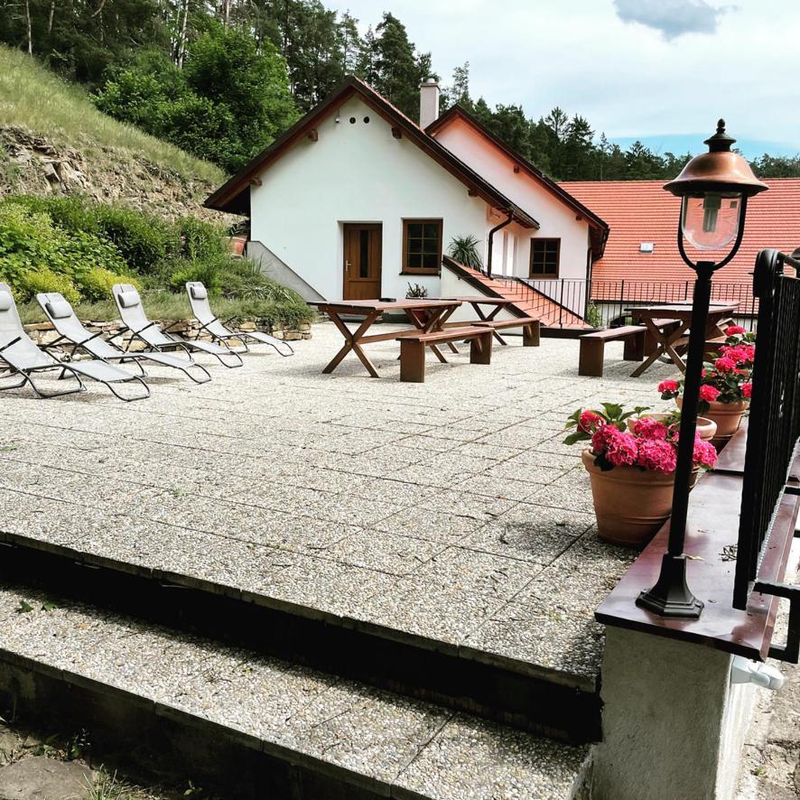 Trilety Mlyn Hotel Police Kültér fotó