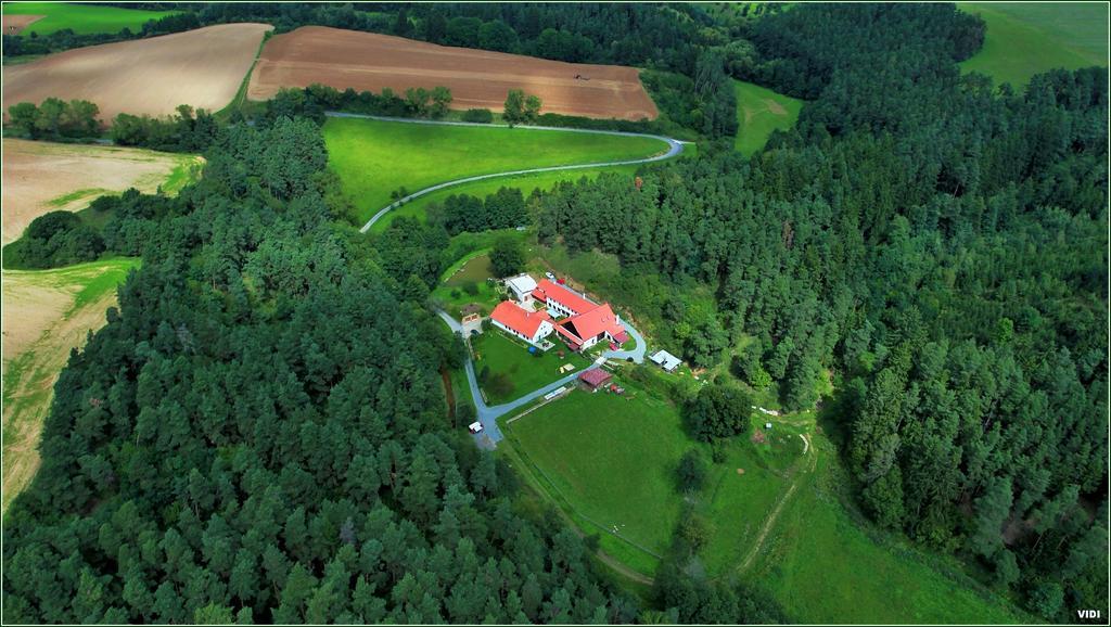 Trilety Mlyn Hotel Police Kültér fotó